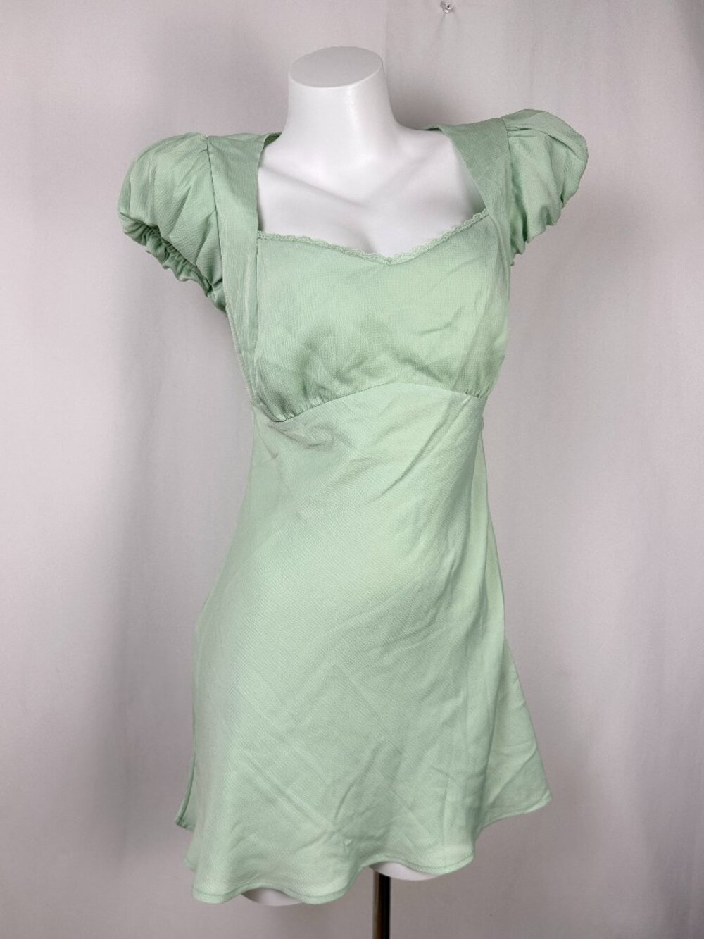 All in Favor Soft Green Puff Sleeve Cutout Back Mini Dress Womens Size S